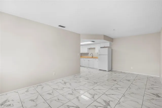 $1,050 | 3660 Seminole Avenue, Fort Myers, FL 33916