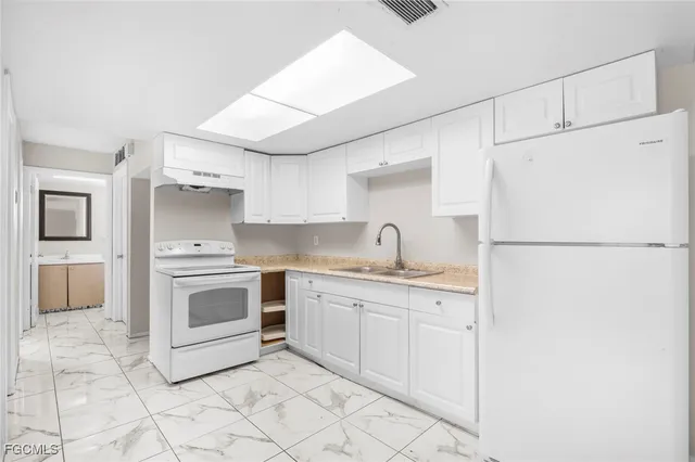 $1,050 | 3660 Seminole Avenue, Fort Myers, FL 33916