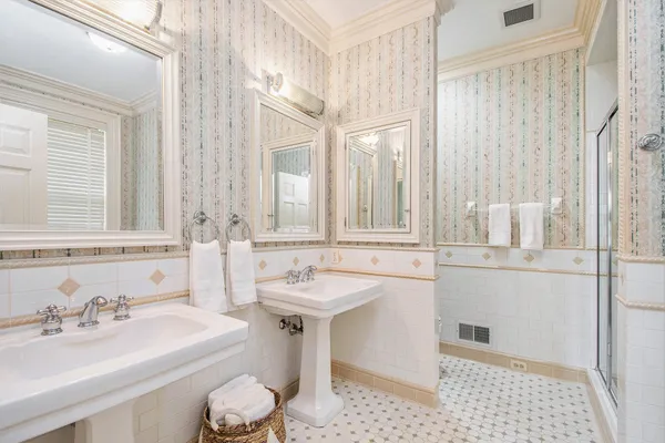 $5,800,000 | 1995 San Lu Rae Drive Southeast, East Grand Rapids, MI 49506