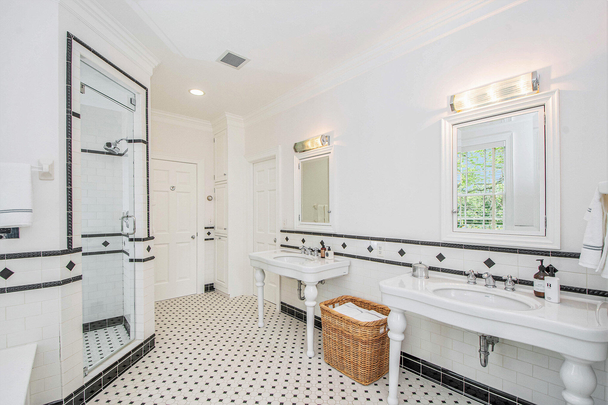 1995 San Lu Rae Drive Southeast East Grand Rapids, MI 49506 - Photo 23 of 51 22 Primary Suite