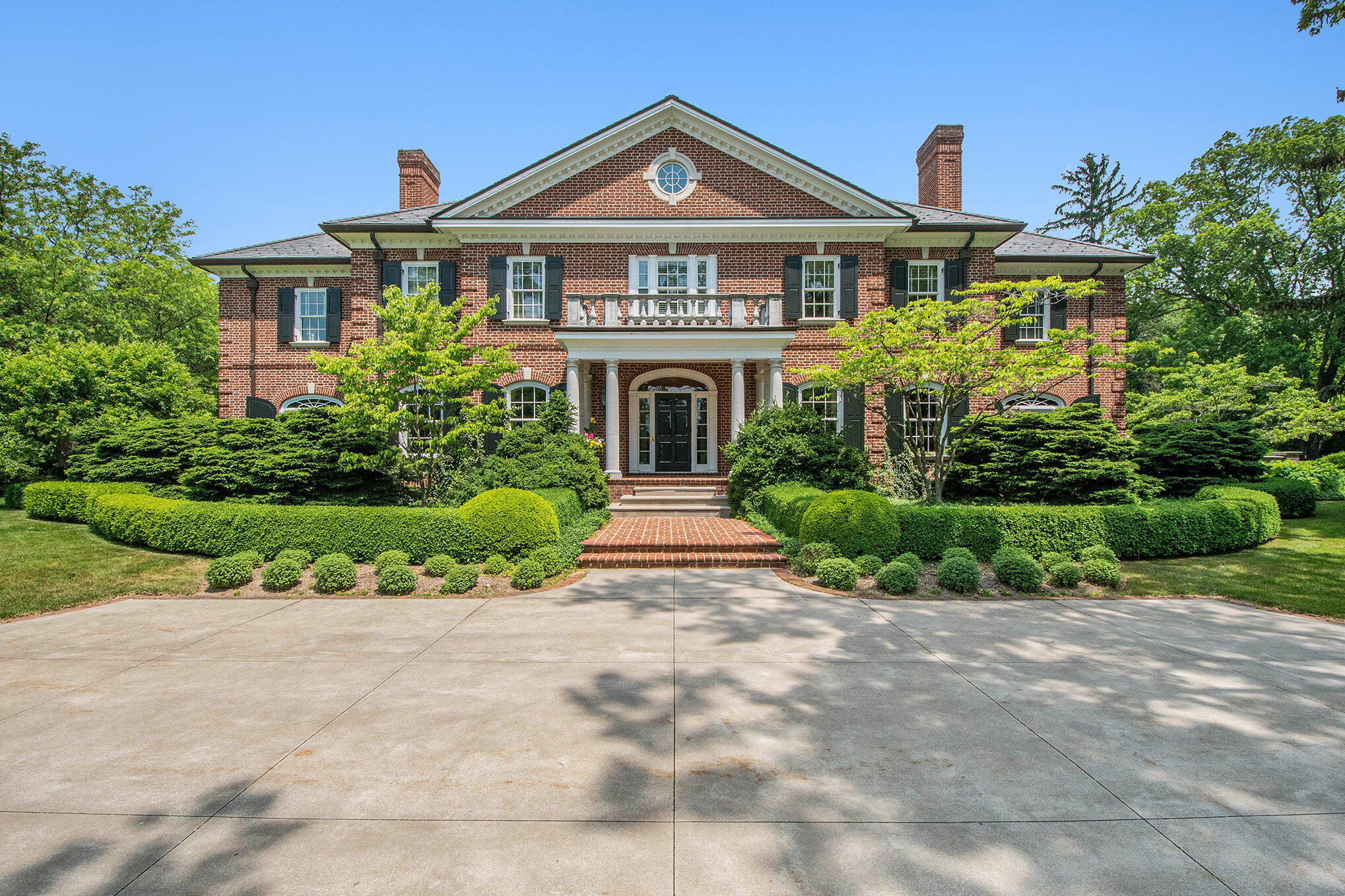 1995 San Lu Rae Drive Southeast East Grand Rapids, MI 49506 - Photo 3 of 51 2 Front View