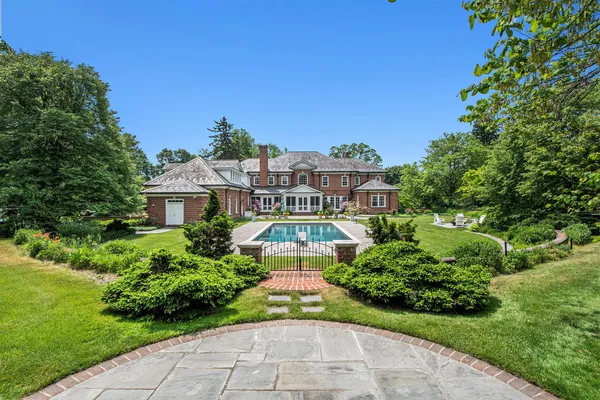 $5,800,000 | 1995 San Lu Rae Drive Southeast, East Grand Rapids, MI 49506