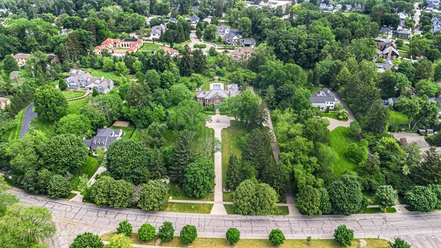$5,800,000 | 1995 San Lu Rae Drive Southeast, Grand Rapids, MI 49506