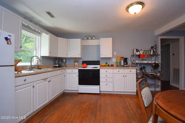 $199,900 | 403 Styrontown Beach Road, Oriental, NC 28571