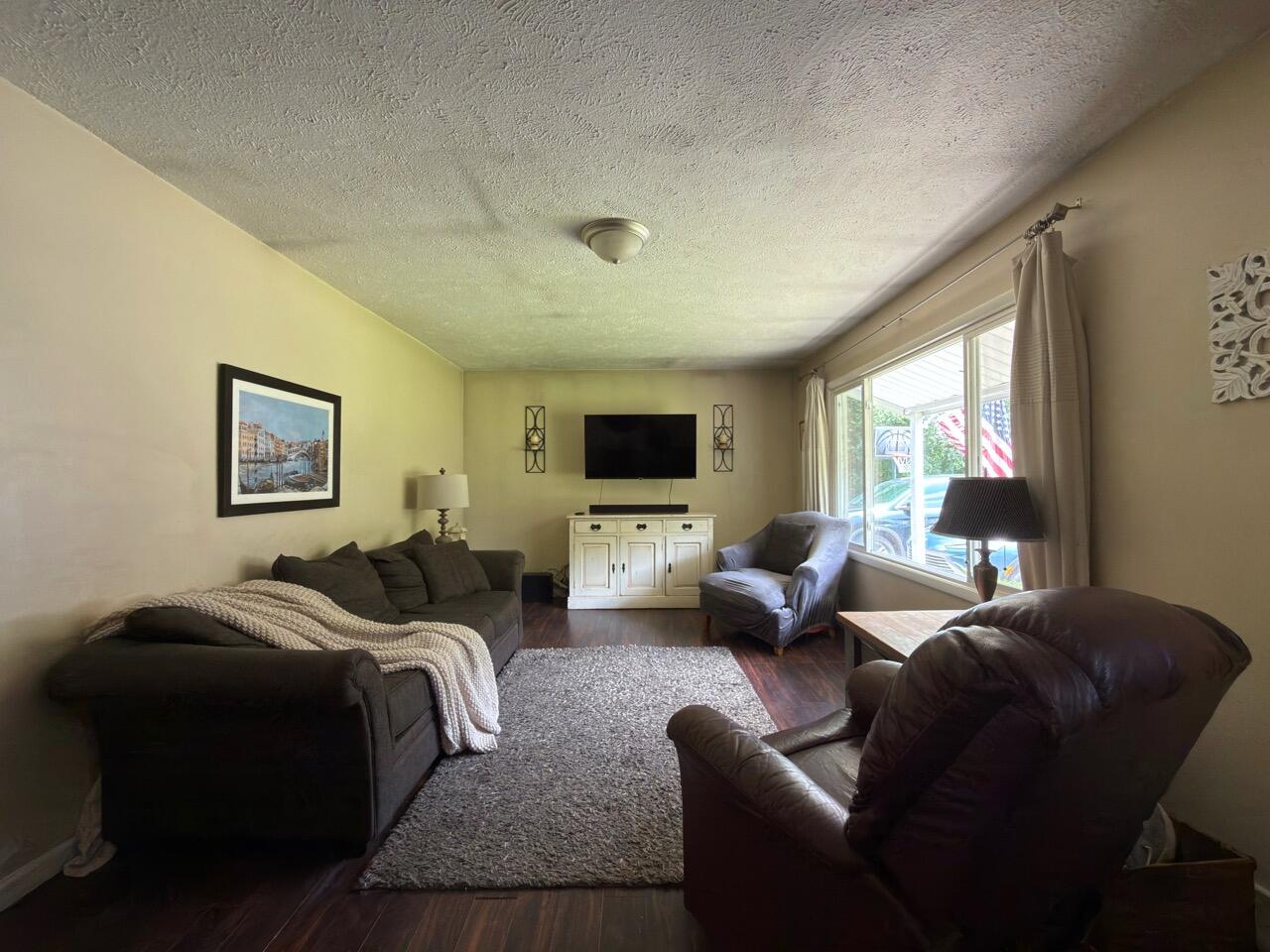 16613 West Fruitport Road Spring Lake, MI 49456 - Photo 11 of 26 living room 2 Large