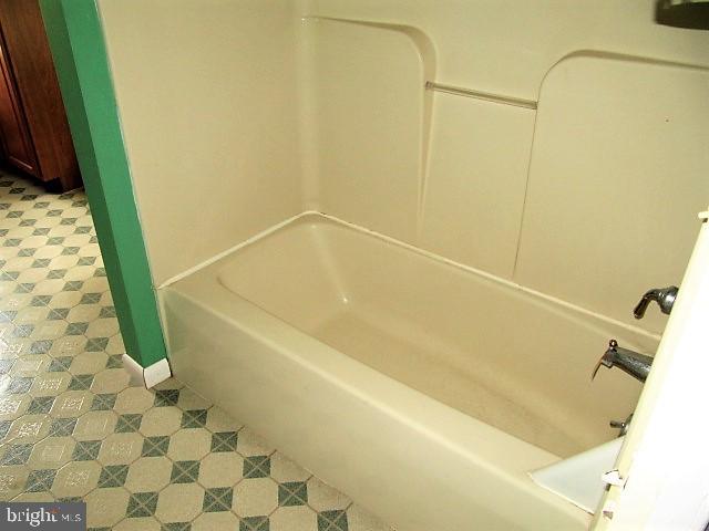 807 Fish And Game Road Littlestown, PA 17340 - Photo 40 of 50 2nd floor bathroom tub