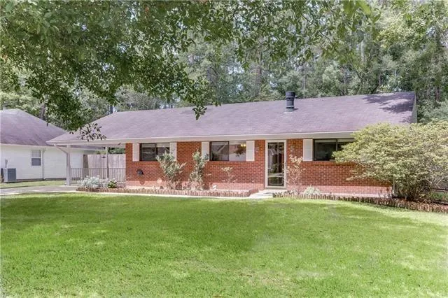 $2,100 | 242 Deval Street, Mandeville, LA 70471