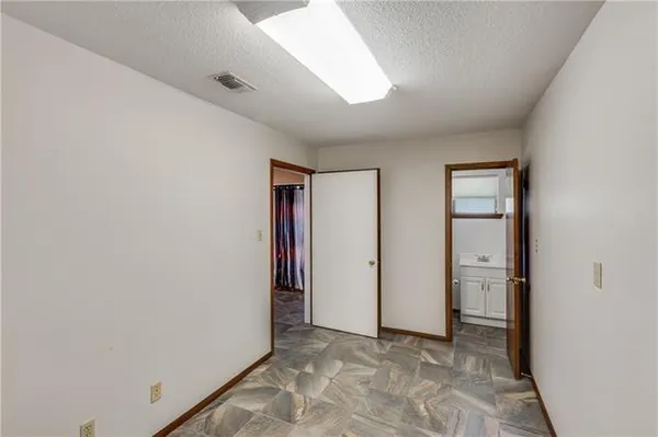 $2,100 | 242 Deval Street, Mandeville, LA 70471