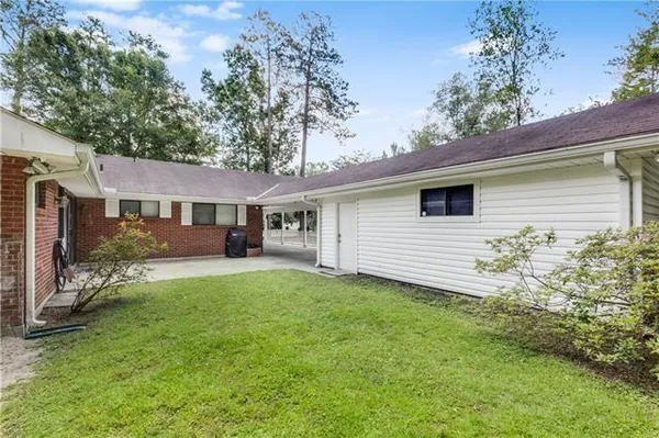 $2,100 | 242 Deval Street, Mandeville, LA 70471