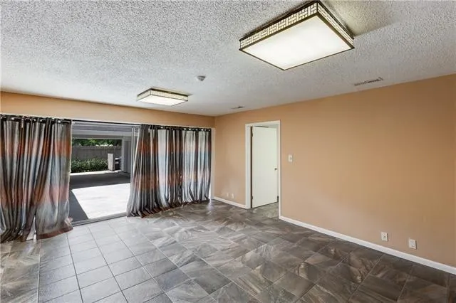 $2,100 | 242 Deval Street, Mandeville, LA 70471