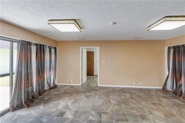 $2,100 | 242 Deval Street, Mandeville, LA 70471