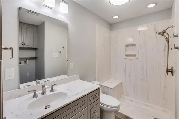 $2,100 | 242 Deval Street, Mandeville, LA 70471