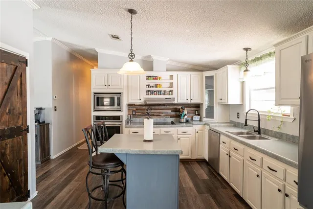 $475,000 | 593 Chisholm Hills Drive, New Fairview, TX 76078