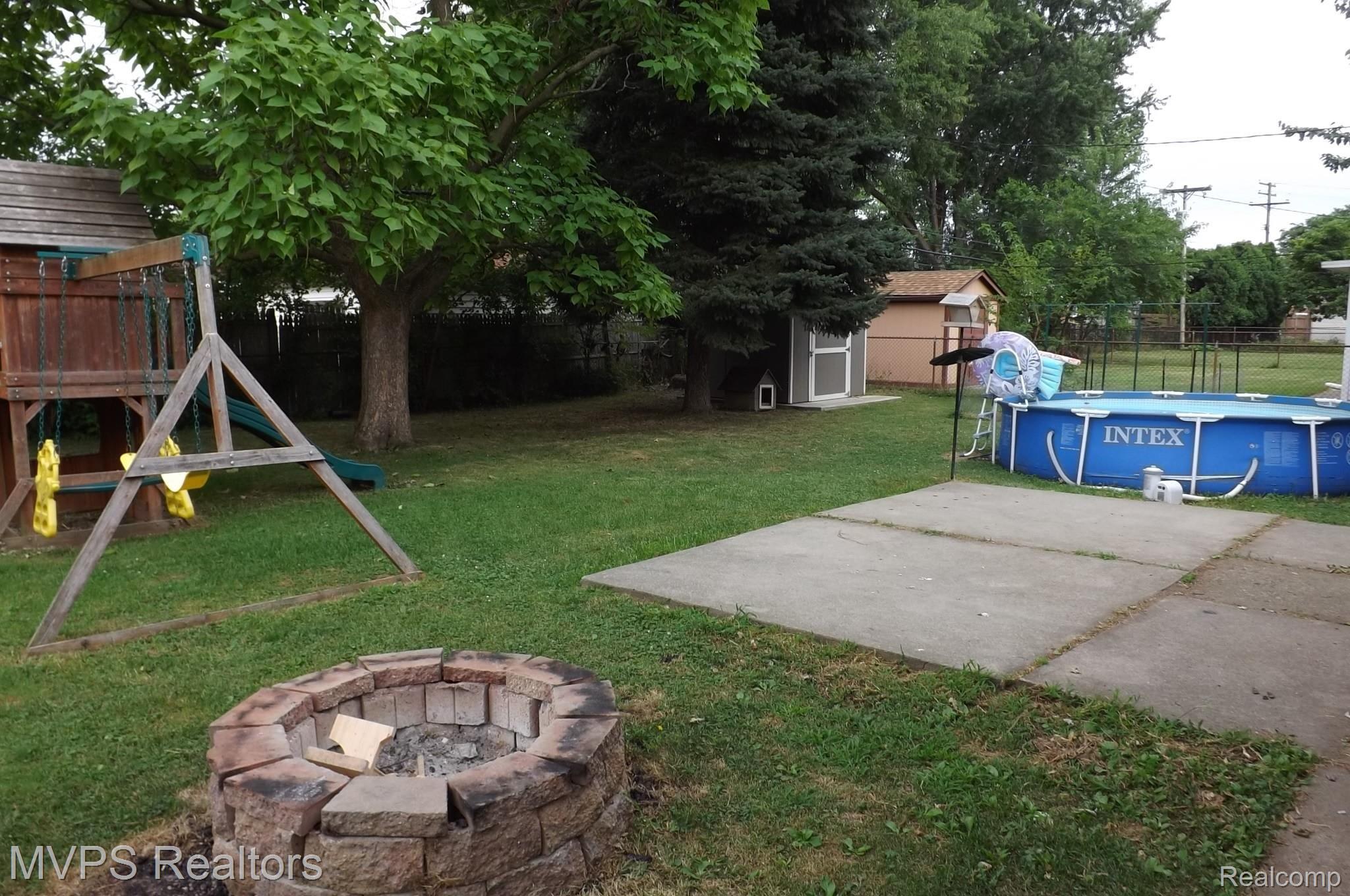 32166 Kelly Road Roseville, MI 48066 - Photo 26 of 29 Rear.JPG
