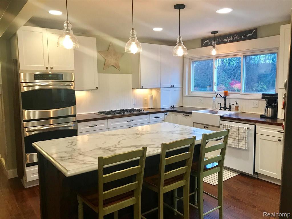 46645 Wear Road Belleville, MI 48111 - Photo 2 of 62