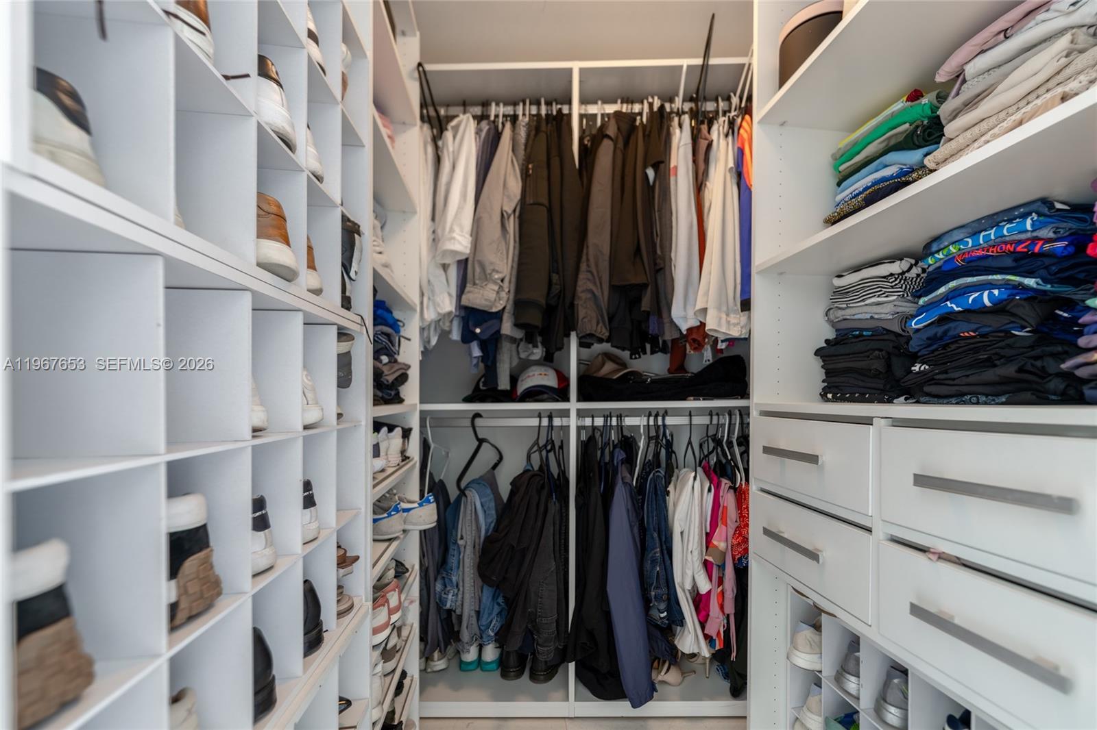 495 Brickell Avenue, Unit 3211 Miami, FL 33131 - Photo 10 of 34