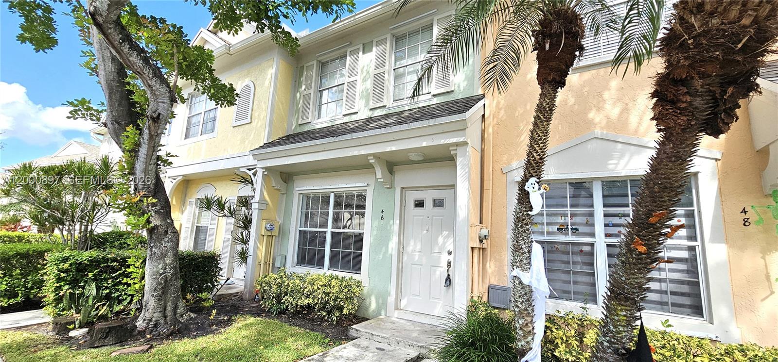 46 Simonton Circle Weston, FL 33326 - Photo 14 of 14 front view of a house