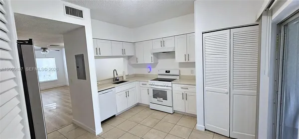 $2,350 | 46 Simonton Circle, Weston, FL 33326