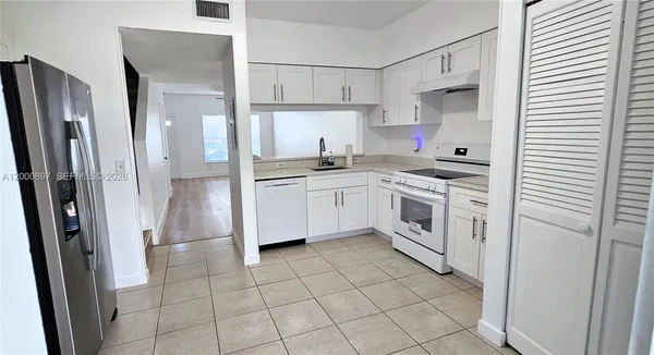 $2,350 | 46 Simonton Circle, Weston, FL 33326