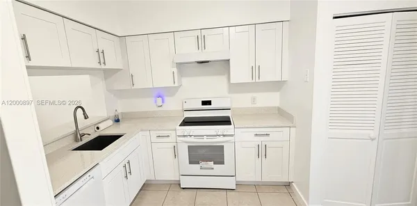 $2,350 | 46 Simonton Circle, Weston, FL 33326