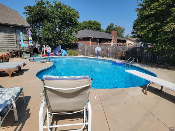 $335,000 | 2225 Redwood Avenue, Emporia, KS 66801