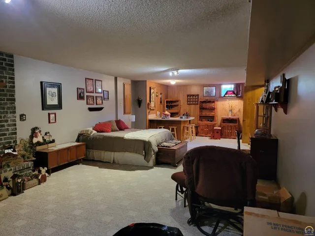 $335,000 | 2225 Redwood Avenue, Emporia, KS 66801