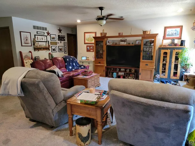 $335,000 | 2225 Redwood Avenue, Emporia, KS 66801