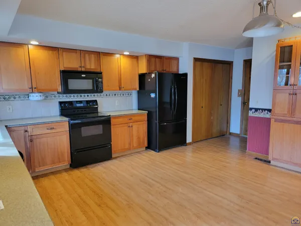 $335,000 | 2225 Redwood Avenue, Emporia, KS 66801
