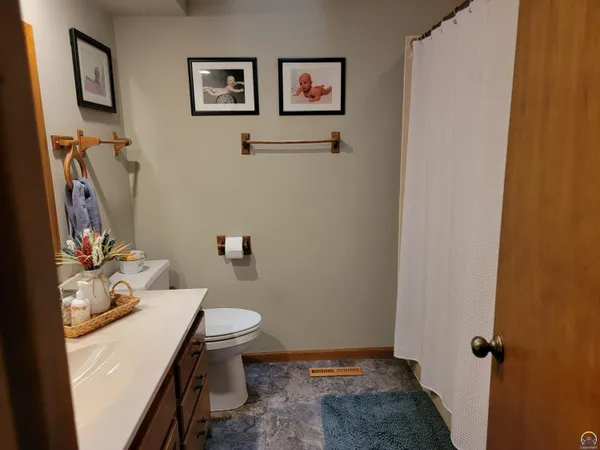 $335,000 | 2225 Redwood Avenue, Emporia, KS 66801