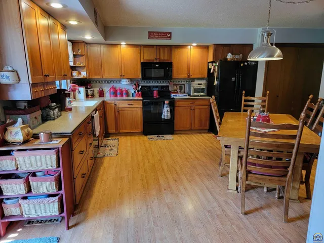 $335,000 | 2225 Redwood Avenue, Emporia, KS 66801