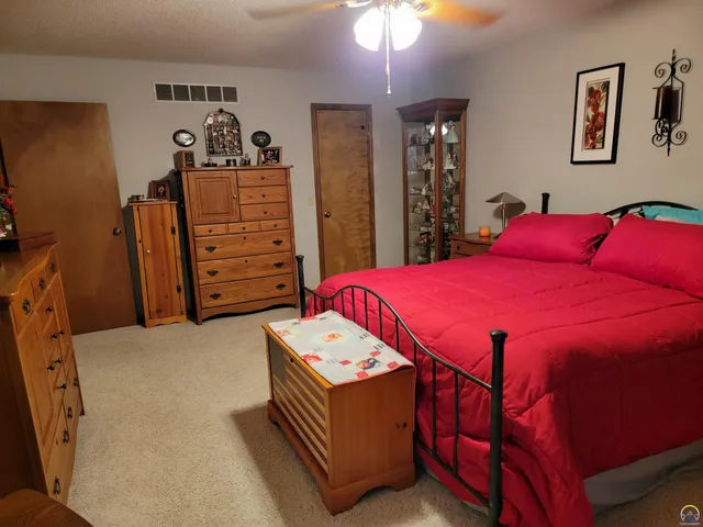 $335,000 | 2225 Redwood Avenue, Emporia, KS 66801