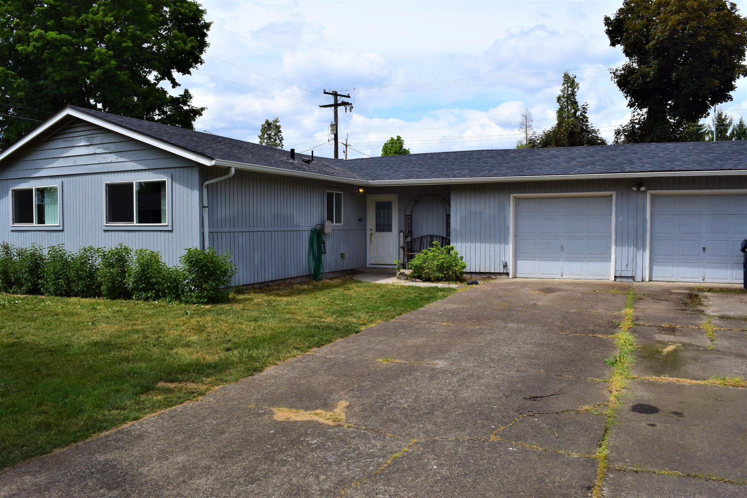 1955 Carter Lane Springfield, OR 97477 - Photo 2 of 17 DSC_0063