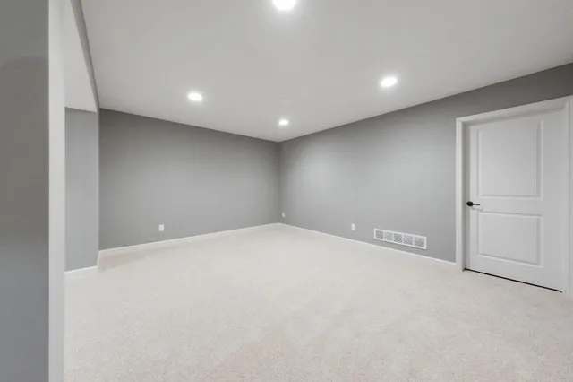 $4,295 | 16810 51st Place North, Plymouth, MN 55446