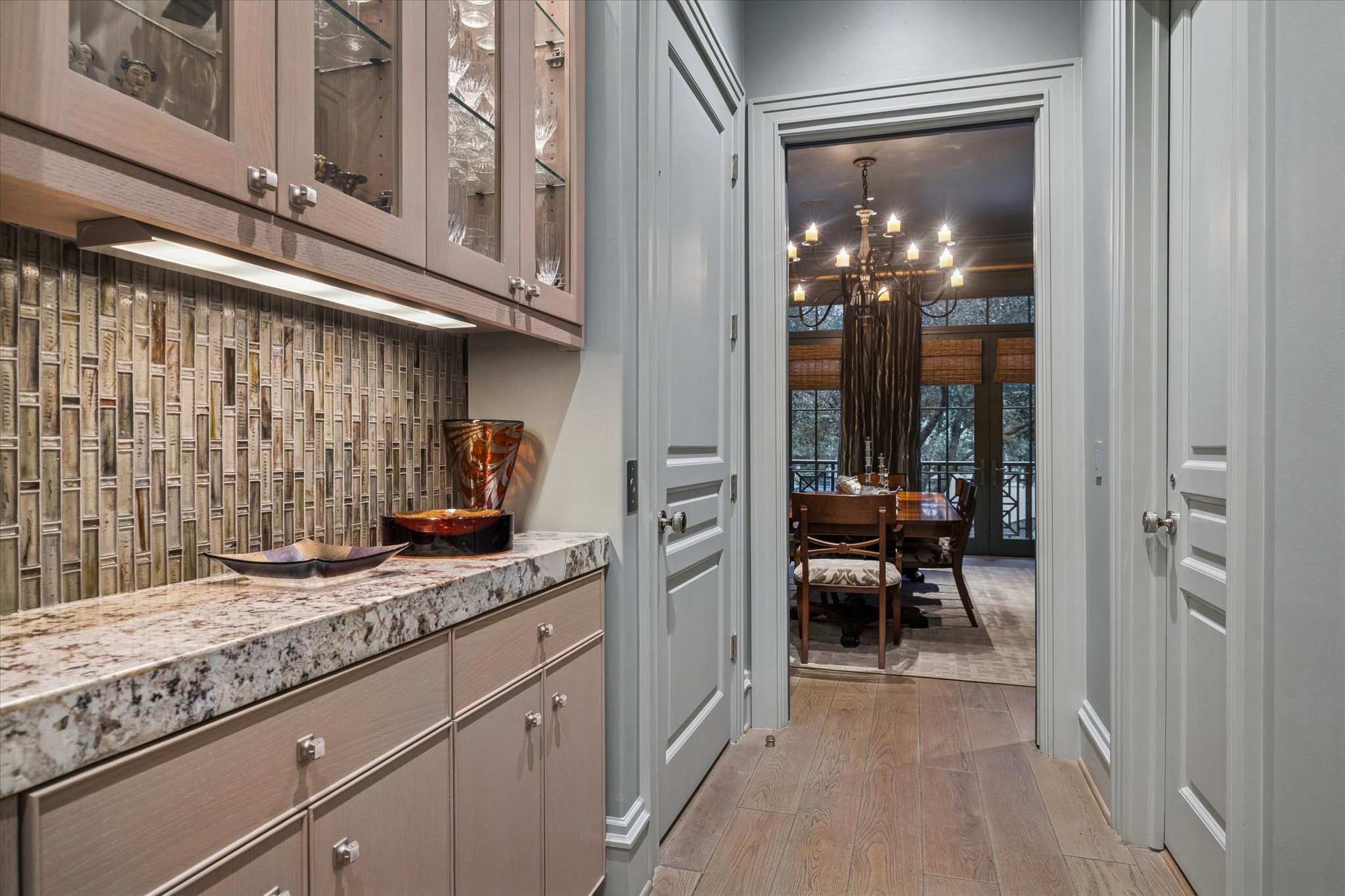1225 Place Royale Way Houston, TX 77056 - Photo 17 of 45 a kitchen with granite countertop a sink and cabinets