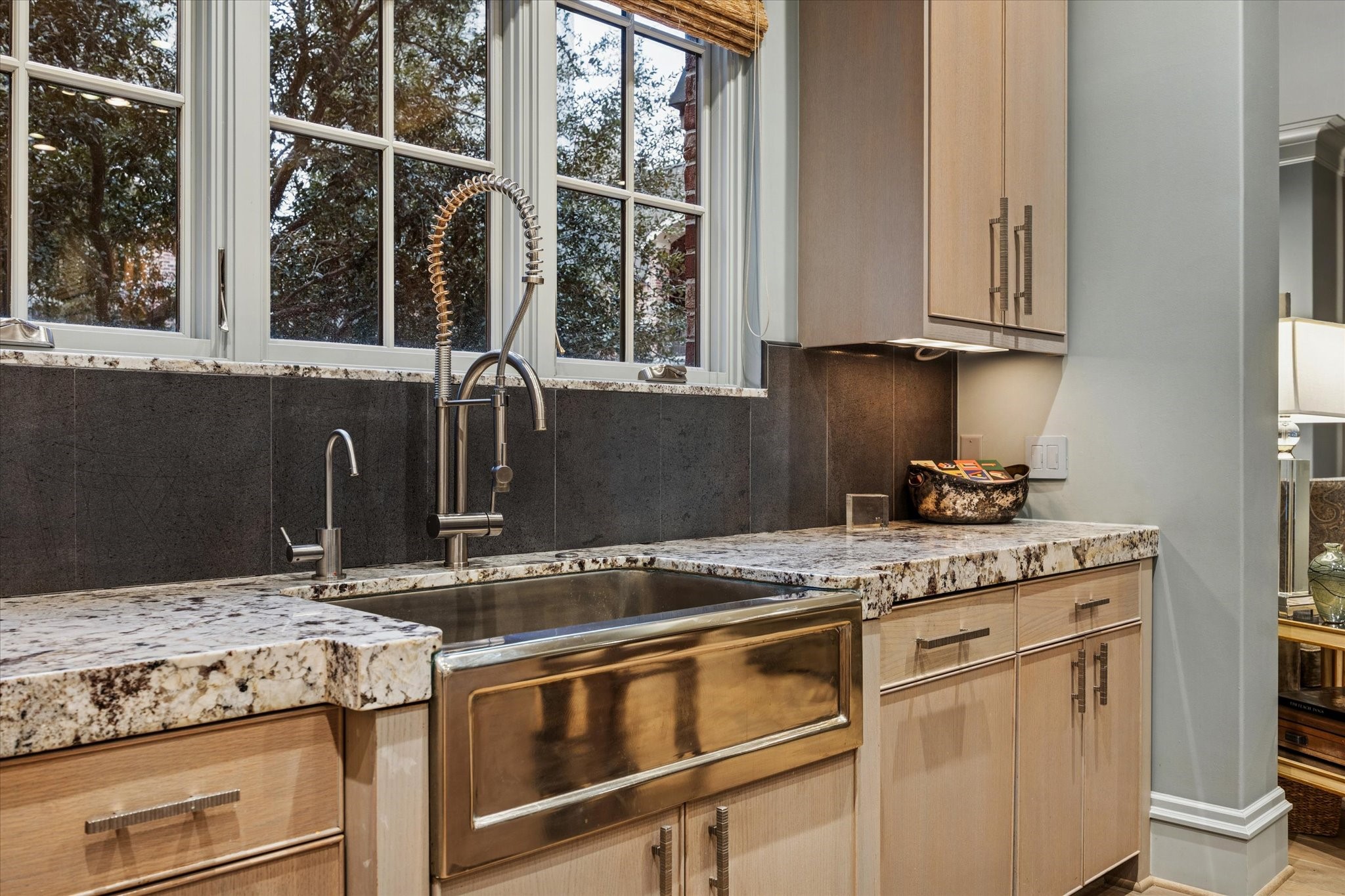 1225 Place Royale Way Houston, TX 77056 - Photo 22 of 45 a kitchen with granite countertop a sink stove and cabinets