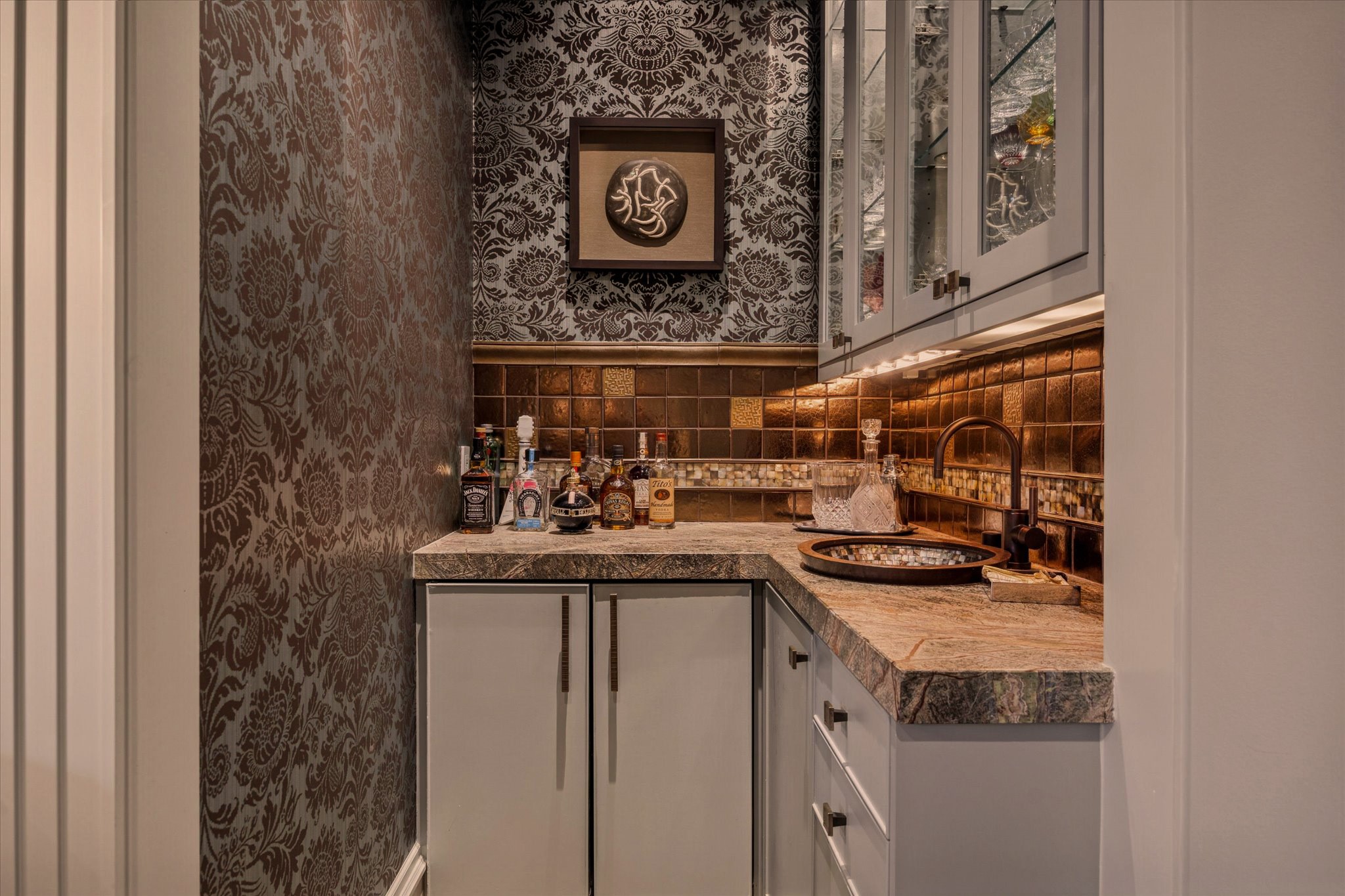 1225 Place Royale Way Houston, TX 77056 - Photo 24 of 45 a kitchen with a stove and a refrigerator