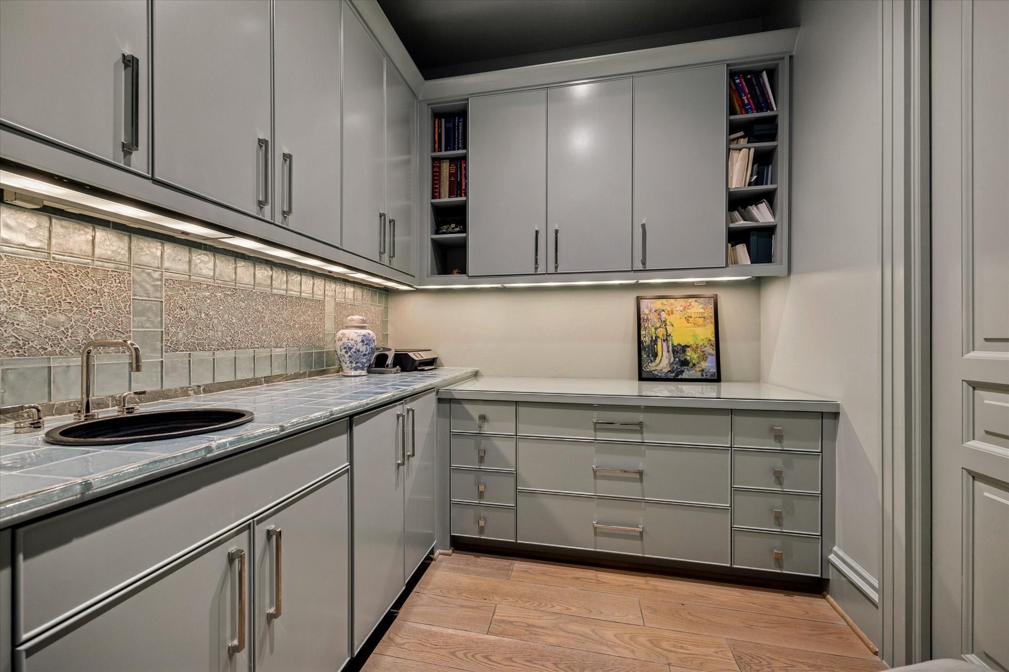 1225 Place Royale Way Houston, TX 77056 - Photo 32 of 45 a kitchen with stainless steel appliances granite countertop a sink and cabinets