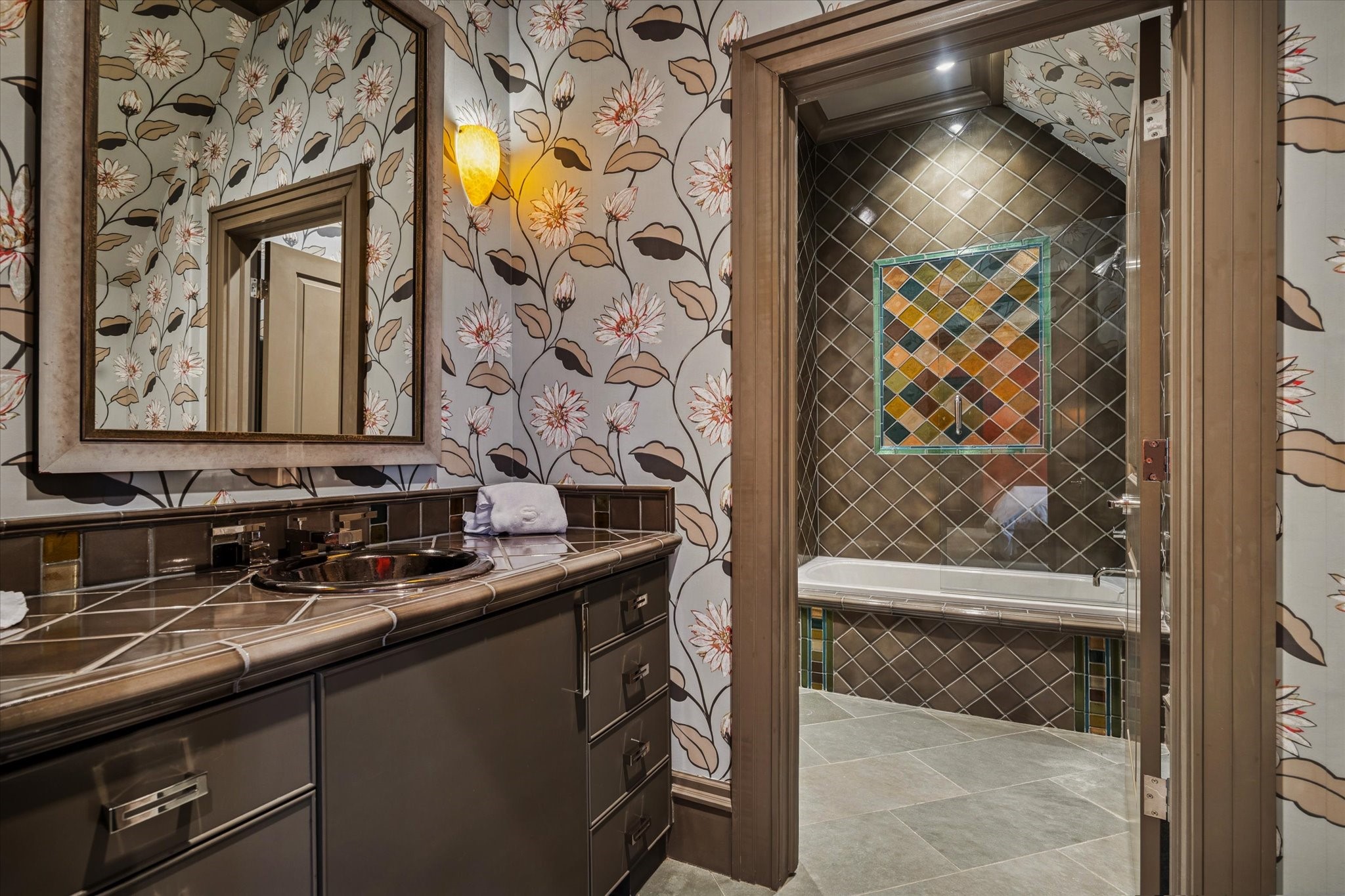 1225 Place Royale Way Houston, TX 77056 - Photo 38 of 45 a bathroom with a sink and a mirror