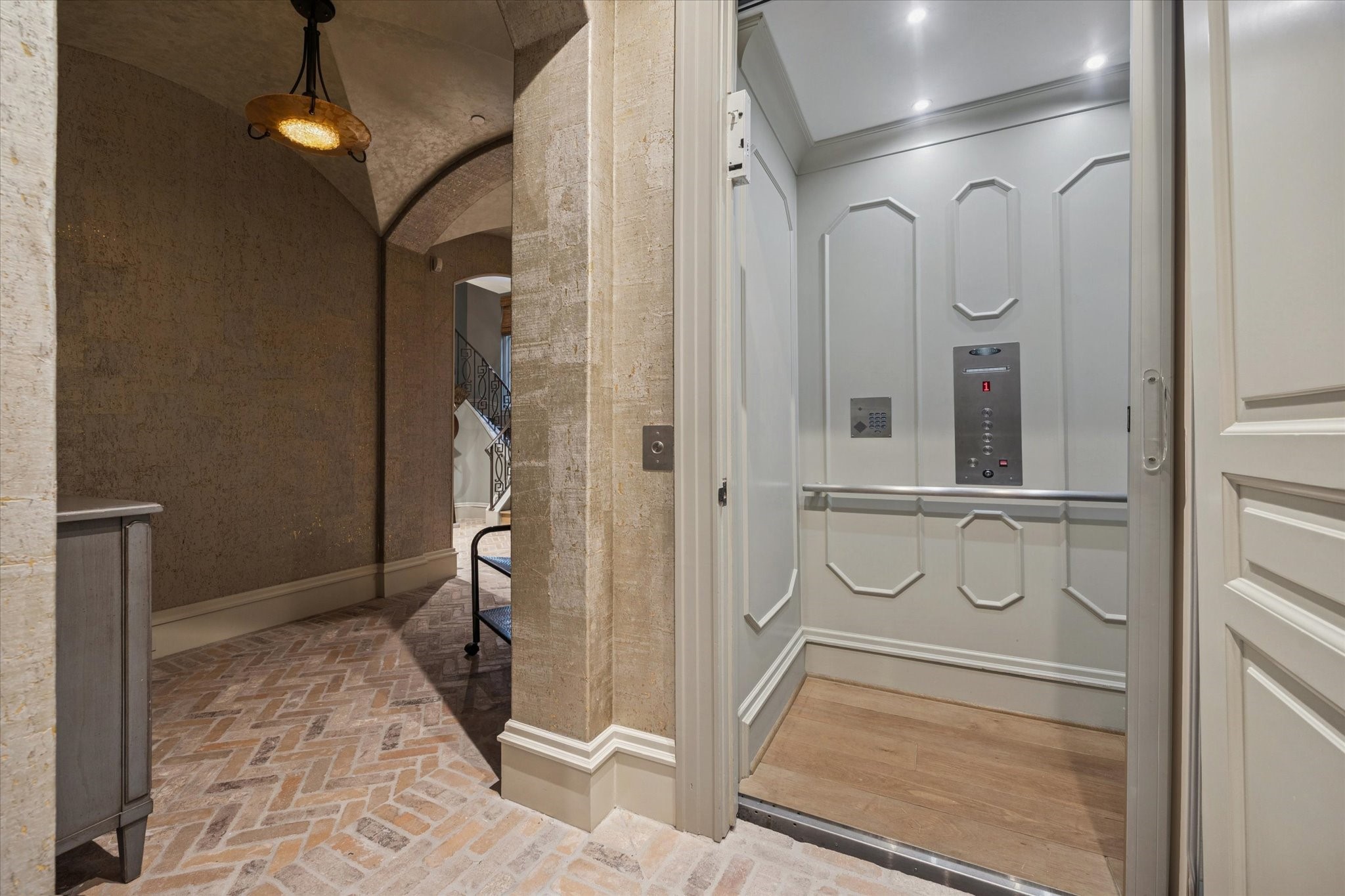 1225 Place Royale Way Houston, TX 77056 - Photo 41 of 45 a bathroom with a shower