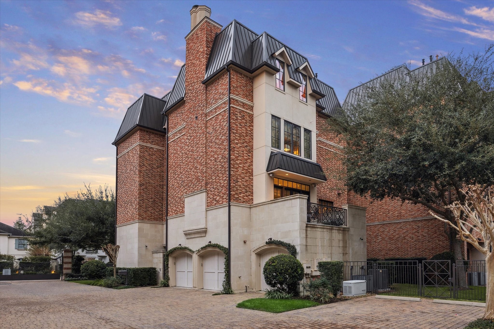 1225 Place Royale Way Houston, TX 77056 - Photo 43 of 45 a view of a white house with a yard