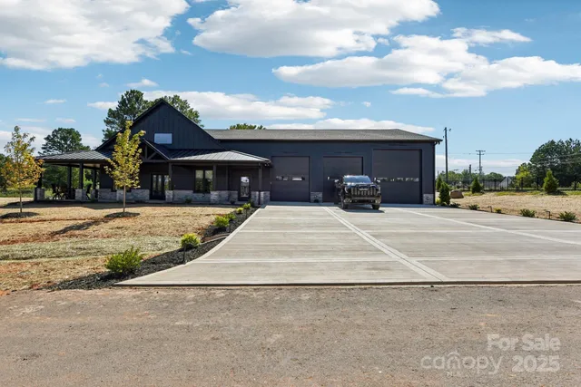 $1,825,000 | 108 Winners Circle, Unit 5, Mooresville, NC 28117