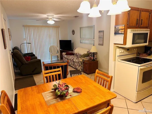 $850 | 1500 Evergreen Avenue, Unit 15, Mission, TX 78572