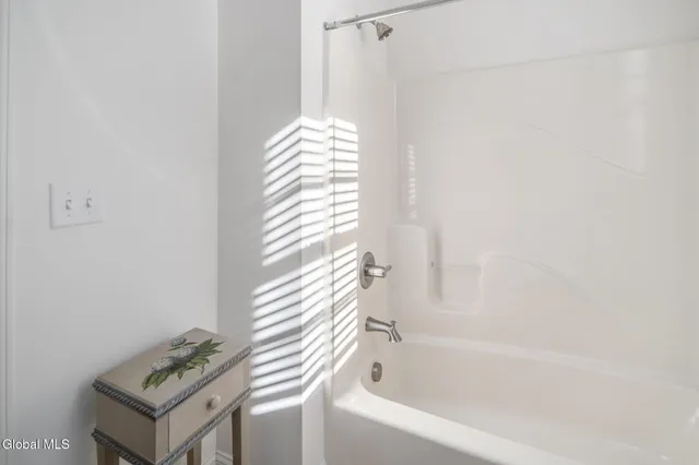 $600,000 | 23 Beacon Drive, Colonie, NY 12189