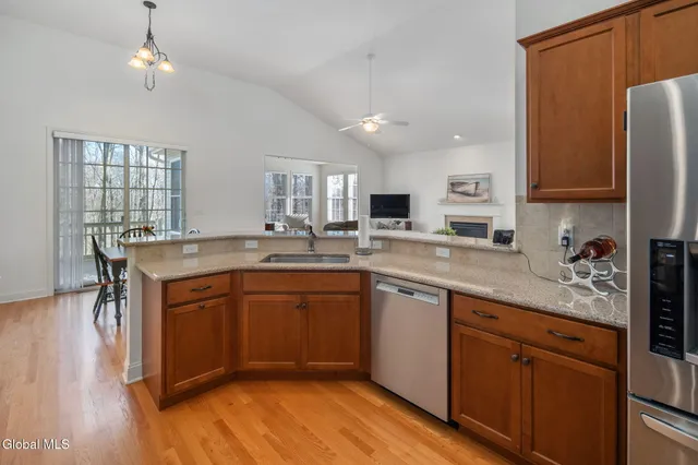 $600,000 | 23 Beacon Drive, Colonie, NY 12189