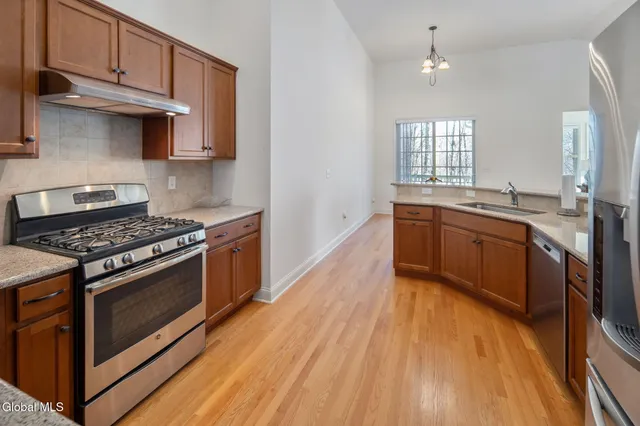 $600,000 | 23 Beacon Drive, Colonie, NY 12189