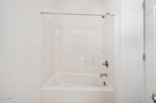 $600,000 | 23 Beacon Drive, Colonie, NY 12189