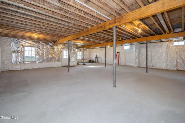 $600,000 | 23 Beacon Drive, Colonie, NY 12189