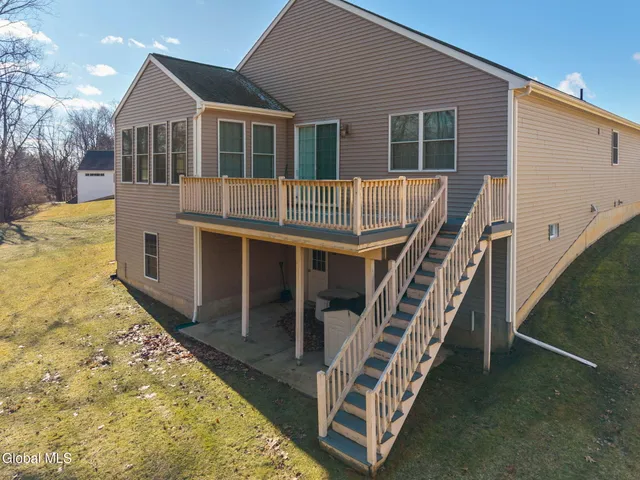 $600,000 | 23 Beacon Drive, Colonie, NY 12189