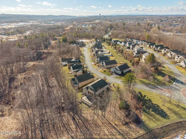 $600,000 | 23 Beacon Drive, Colonie, NY 12189