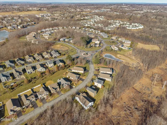 $600,000 | 23 Beacon Drive, Colonie, NY 12189